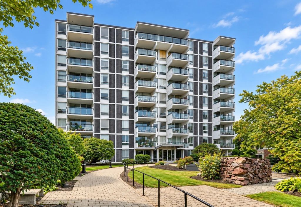 60 Babcock St #32, Brookline