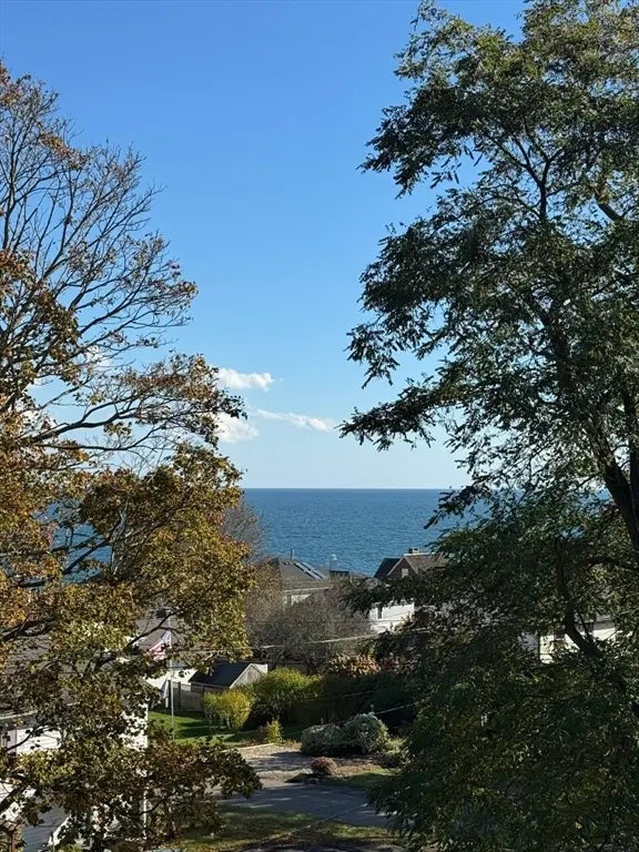 2 Ocean Ave #3c, Gloucester