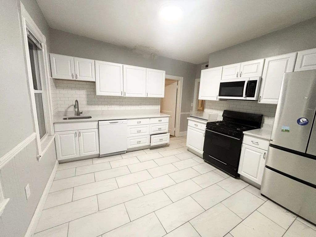 14 Belknap Street #2, Somerville