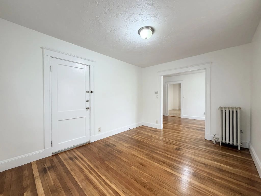 8 Kent St #1r, Quincy