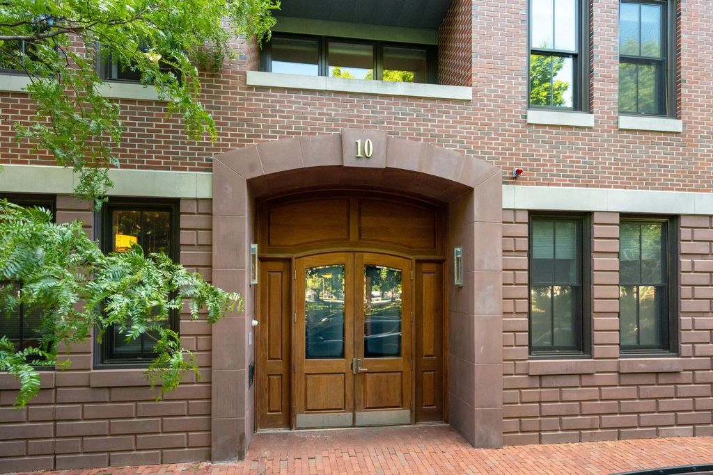 10 St George Street #103, Boston