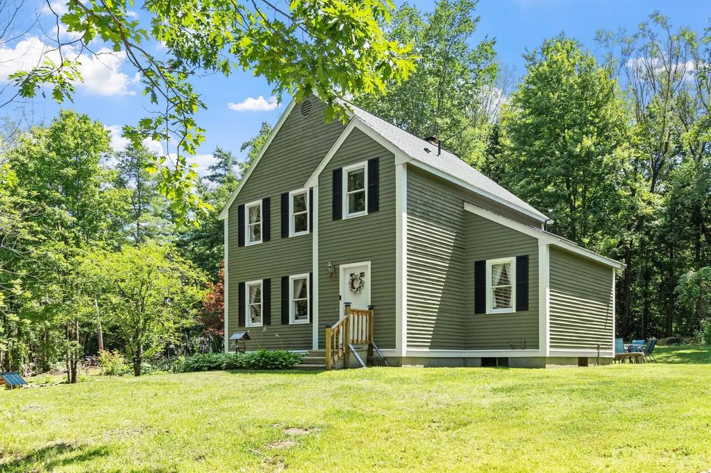 27 Natty Pond Dr, Hubbardston