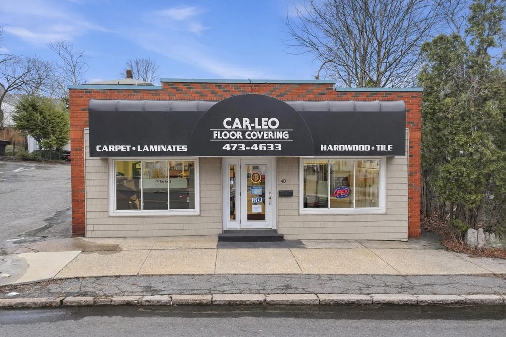40 S Main St, Milford