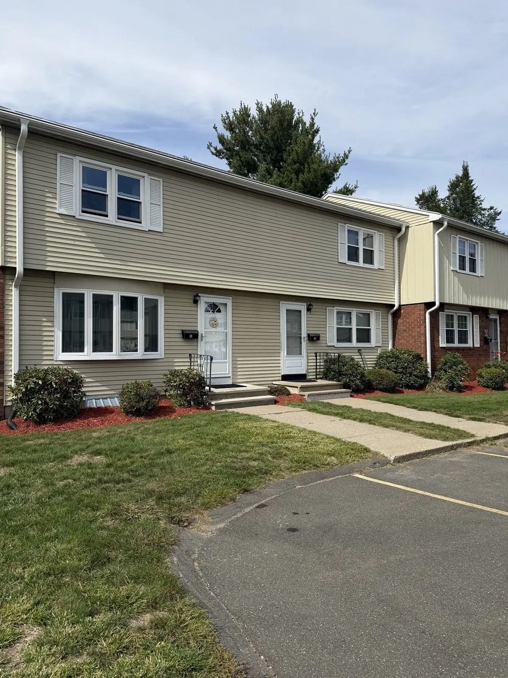 20 Yorktown Ct #20, Chicopee