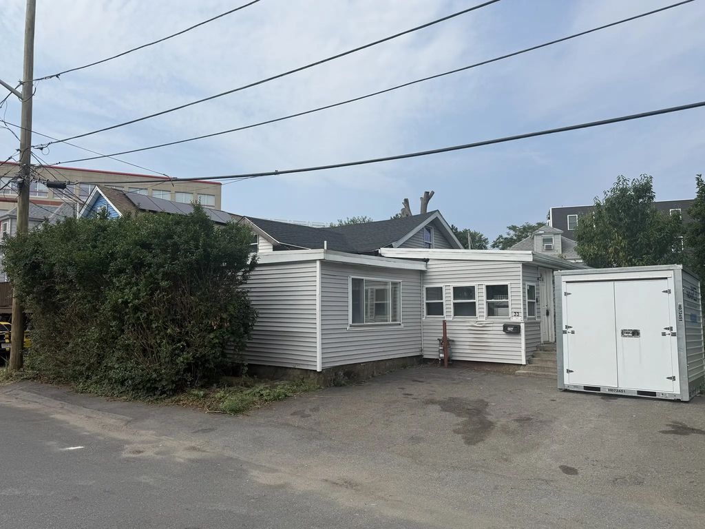33 Avalon St, Revere