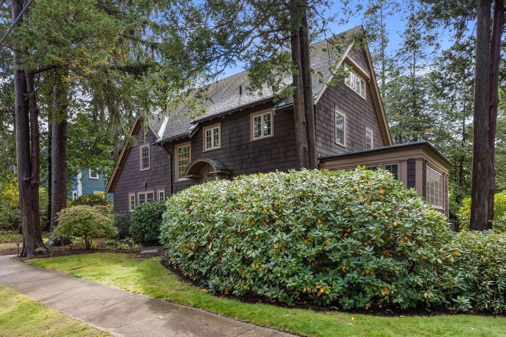 34 Hancock Ave, Newton