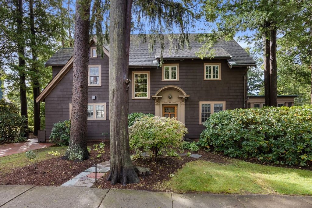 34 Hancock Ave, Newton