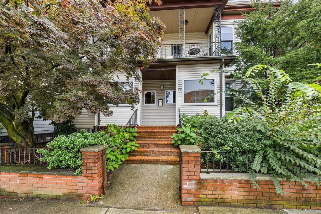 46 Highland Ave #1b, Somerville