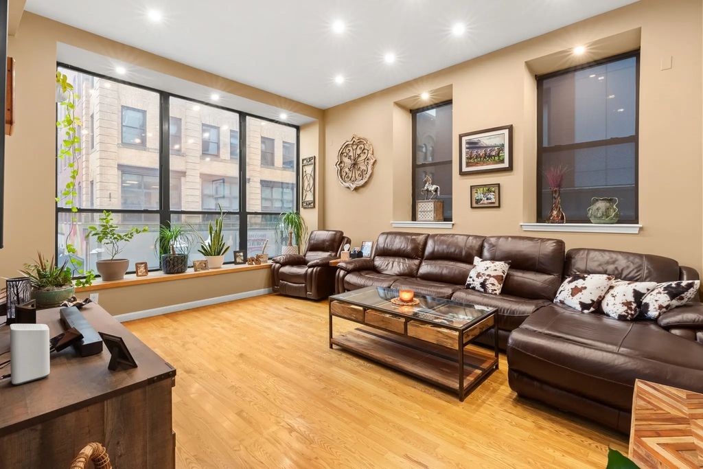 170 Oxford St #201, Lynn