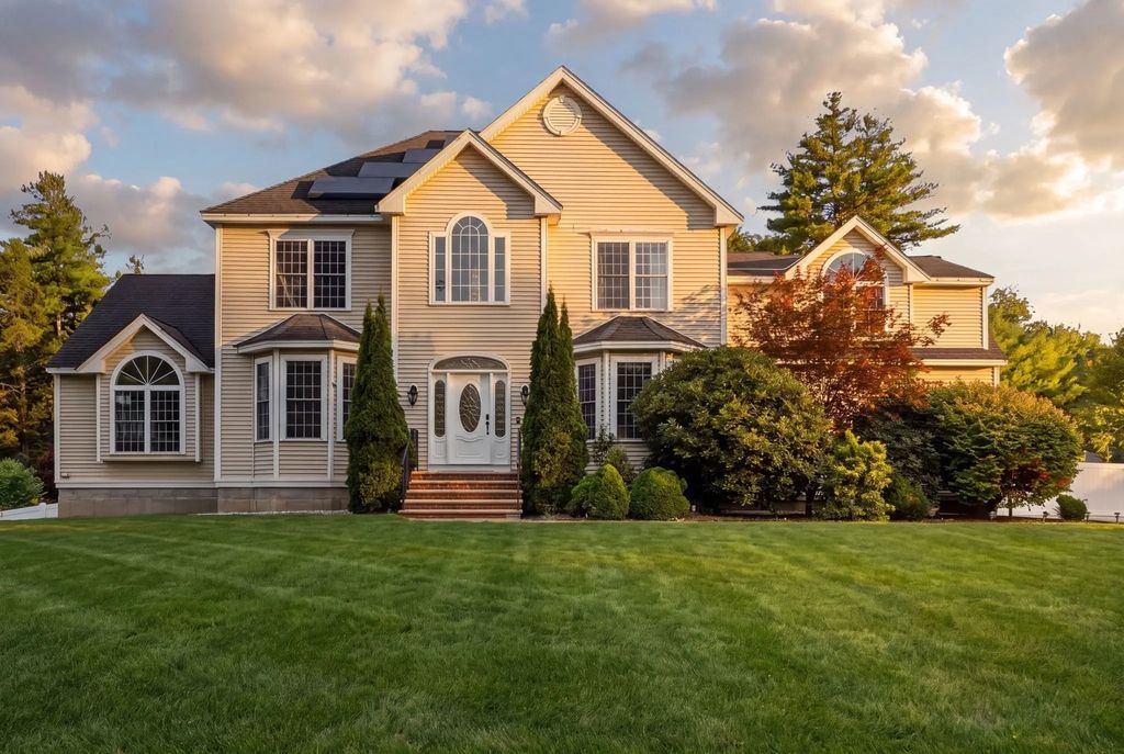 18 Loon Hill Rd, Ayer
