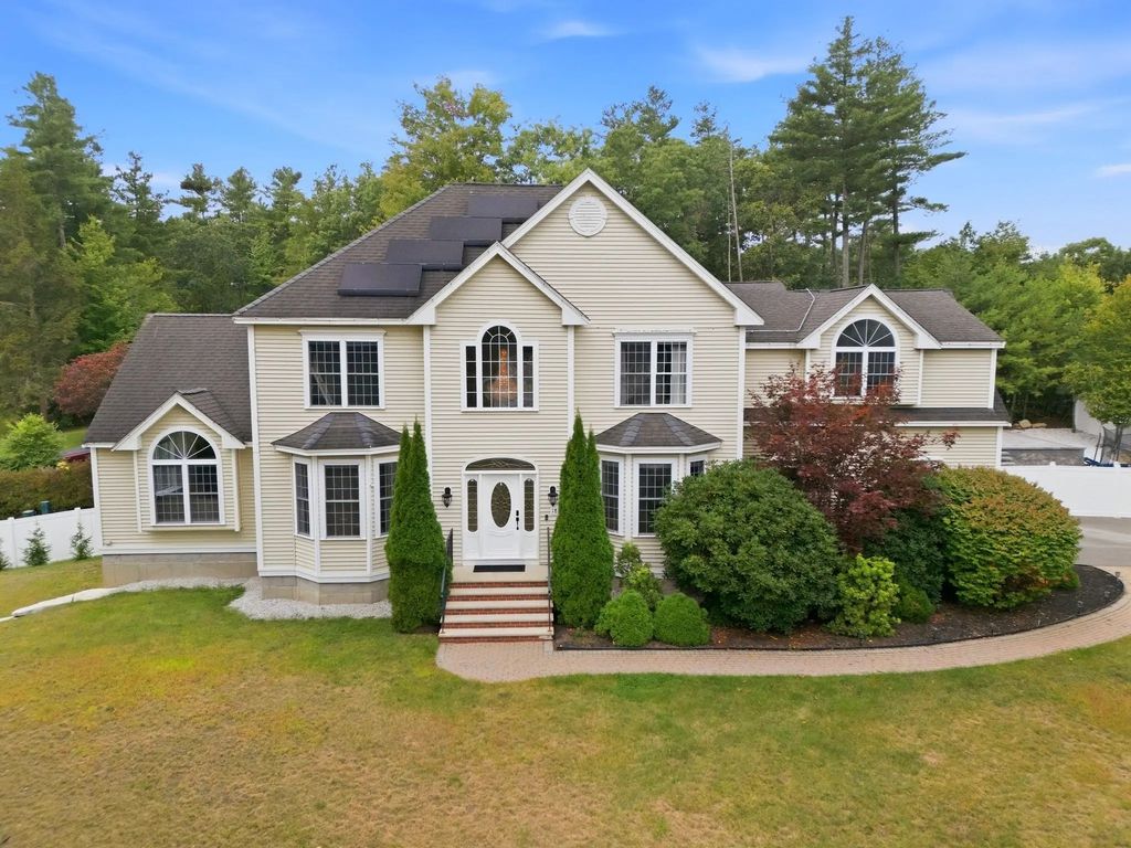 18 Loon Hill Rd, Ayer