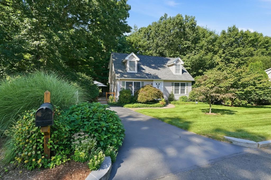 11 Stephanie Cir, Springfield