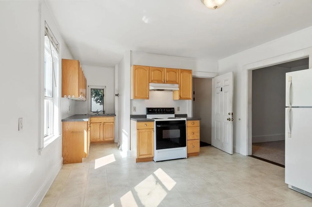 372 Cabot St #1, Beverly