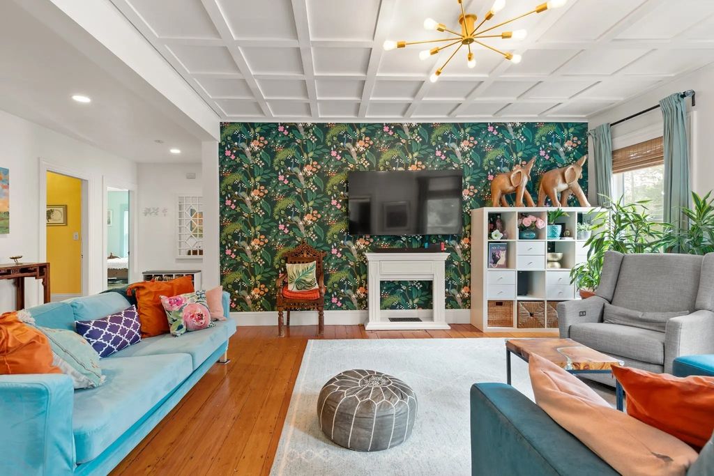 169 Hunnewell Ave #2, Newton