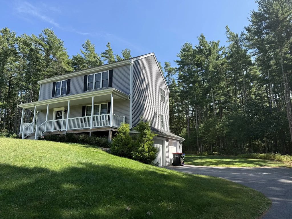 10 Shamrock Lane, Lakeville