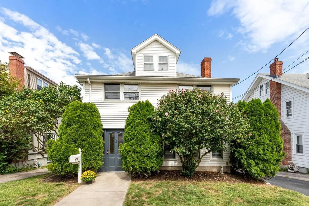 501 Belmont St, Belmont