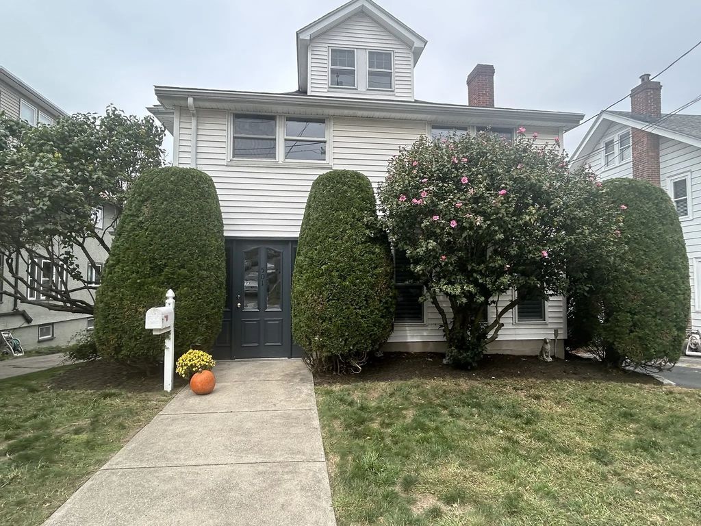 501 Belmont St, Belmont