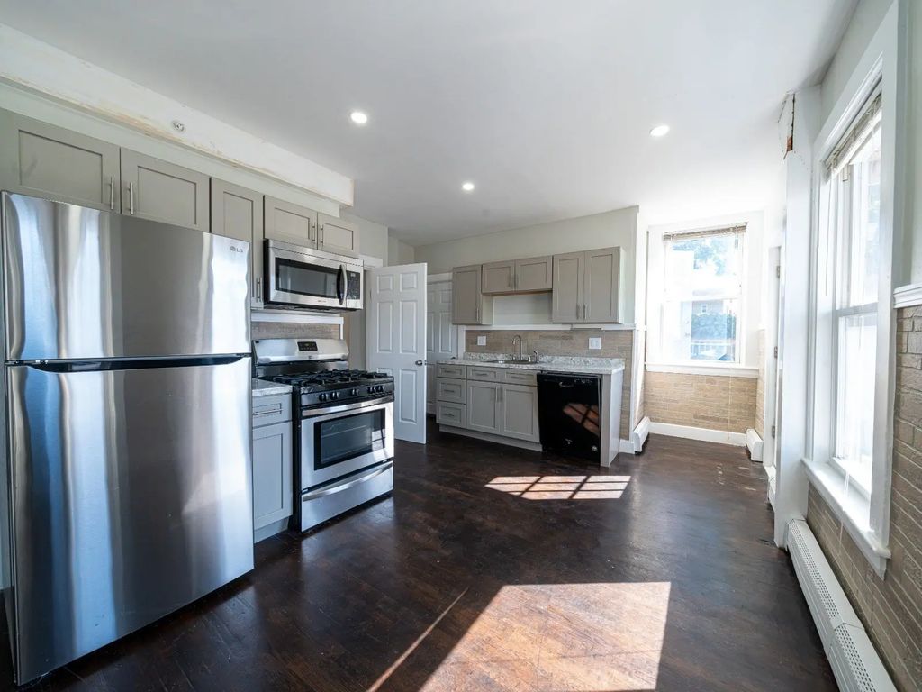 7 Cherry St #1, Lynn