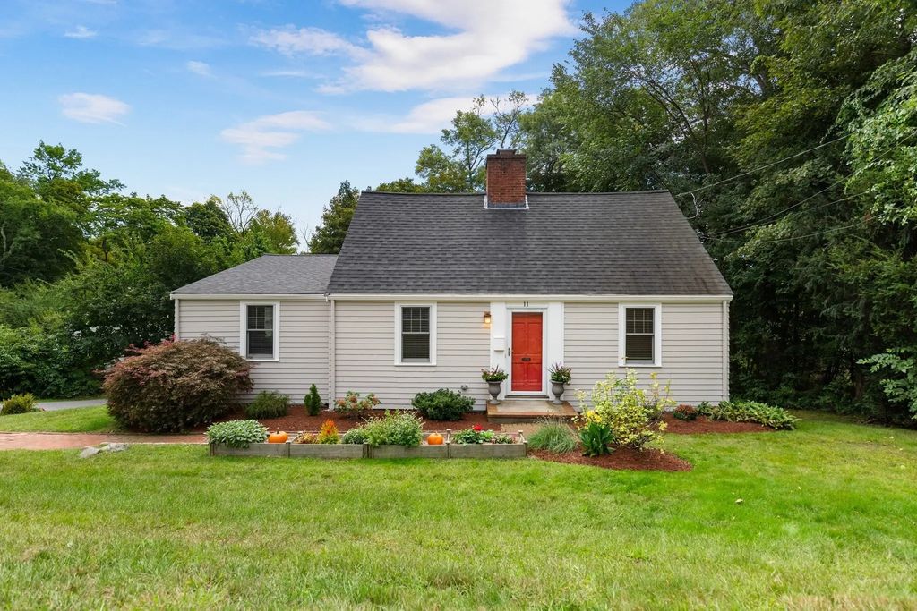 11 Stratham Rd, Lexington