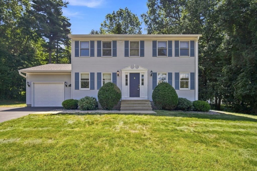 78 Oak Brook Drive, East Longmeadow