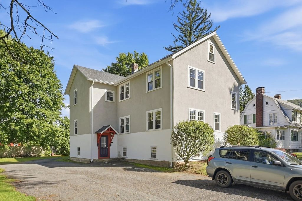 23 Graves Street, Deerfield