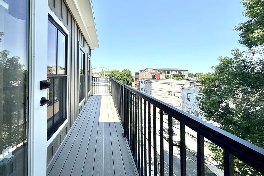 165 Everett St #7, Boston