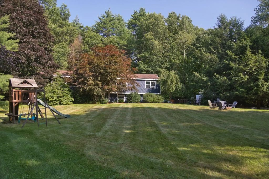 10 Lowell Dr, Stow
