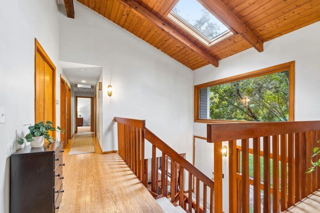 10 Lowell Dr, Stow