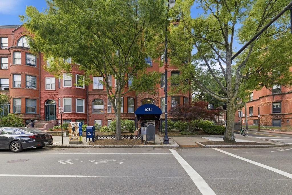1051 Beacon #408, Brookline