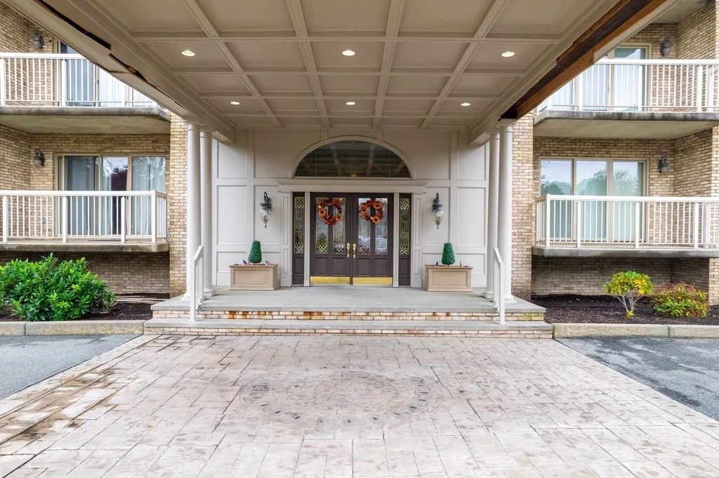 915 Hathaway Rd #205, New Bedford