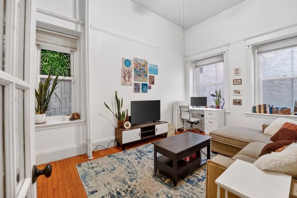 8 Garrison St #111, Boston