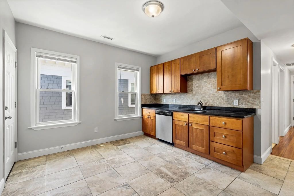 51 King St #3, Boston