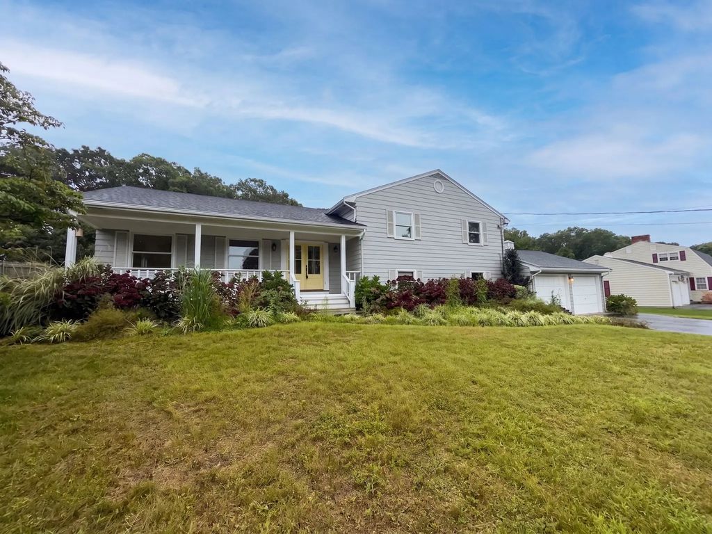 18 Sherwood Dr, Westerly