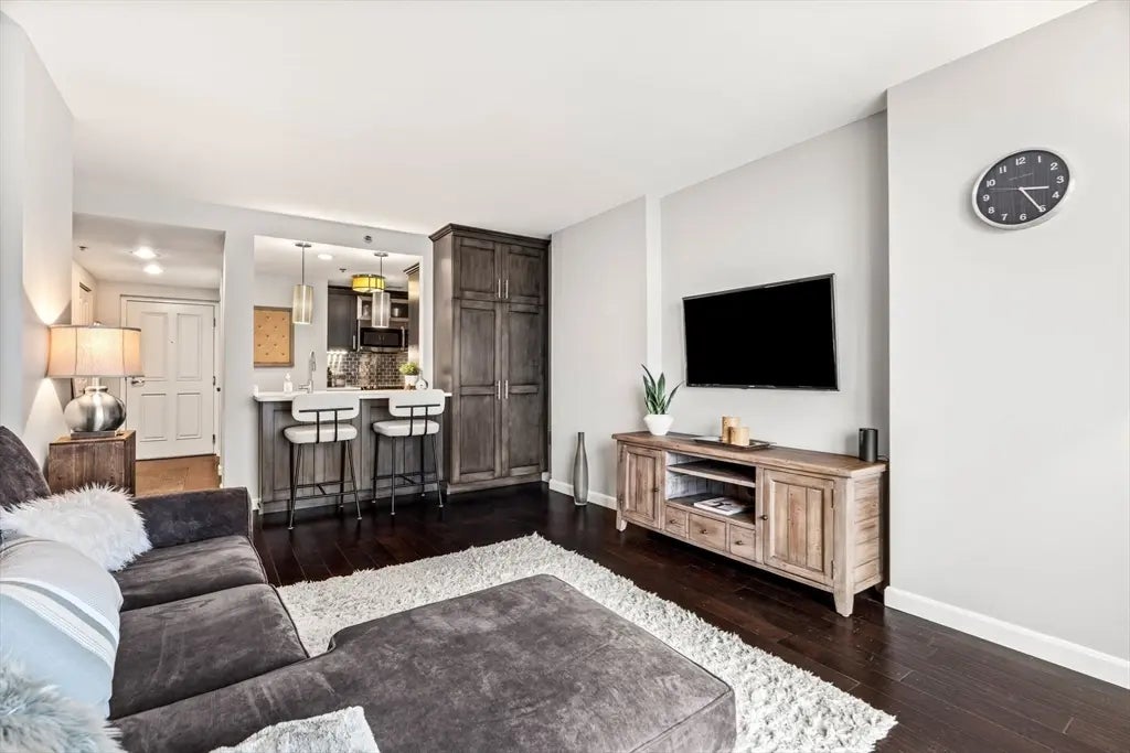 10 Museum Way #828, Cambridge