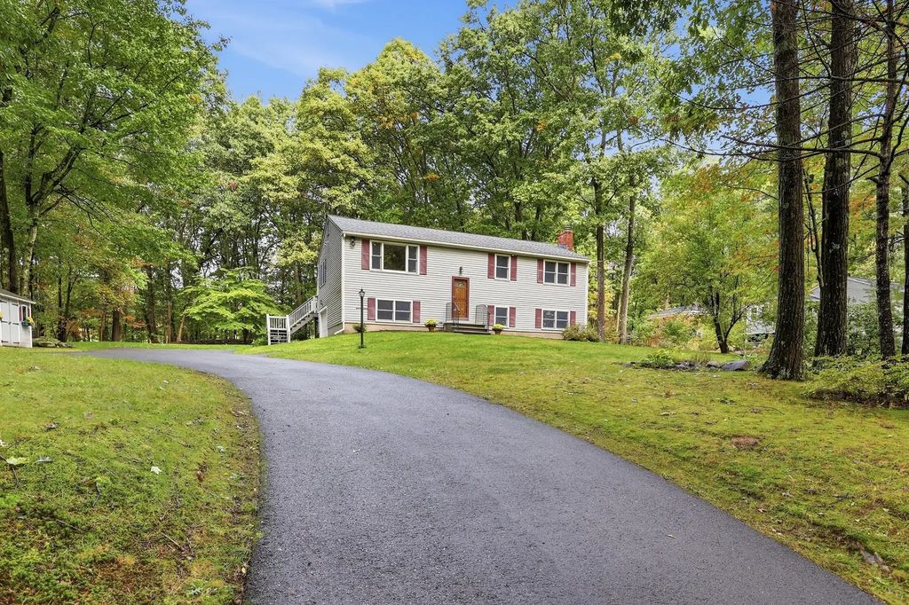 10 Beaver Brook Road, Littleton