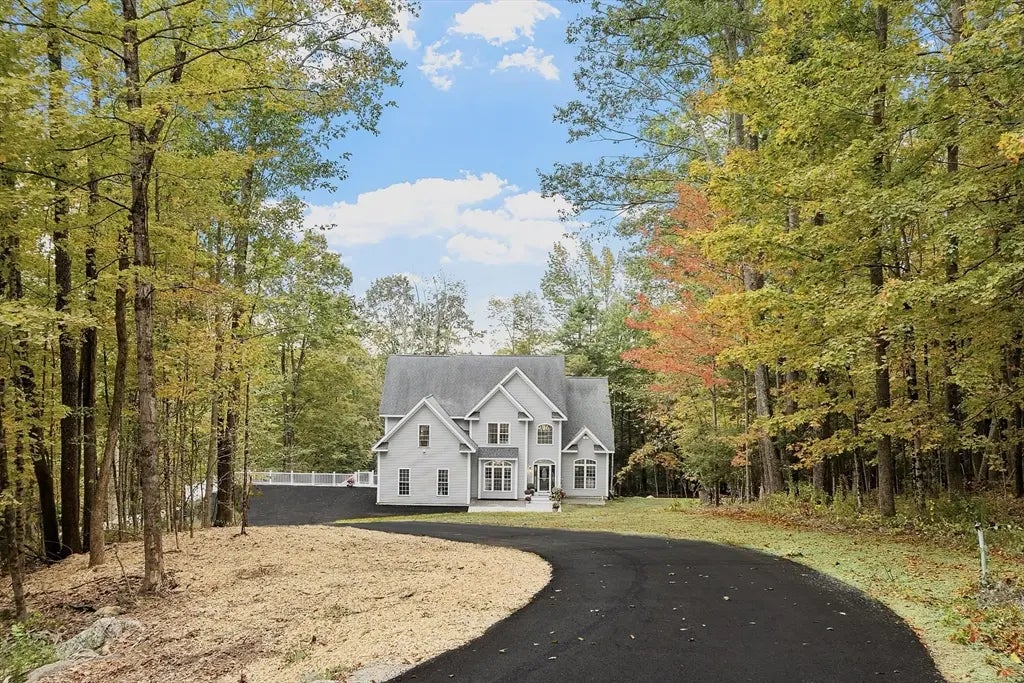 25 Flagg Road, Hubbardston