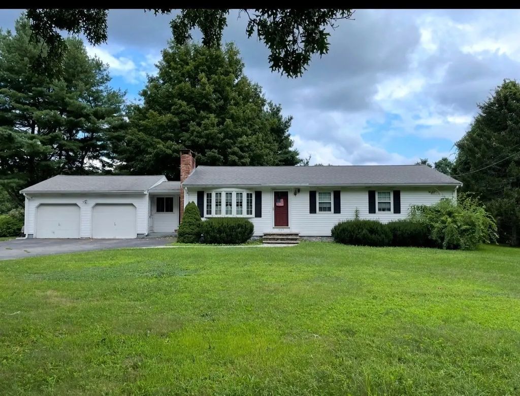 465 Forest St, Dighton