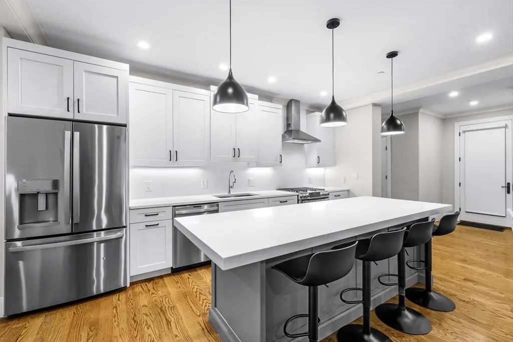 24 Selkirk #24-4, Boston
