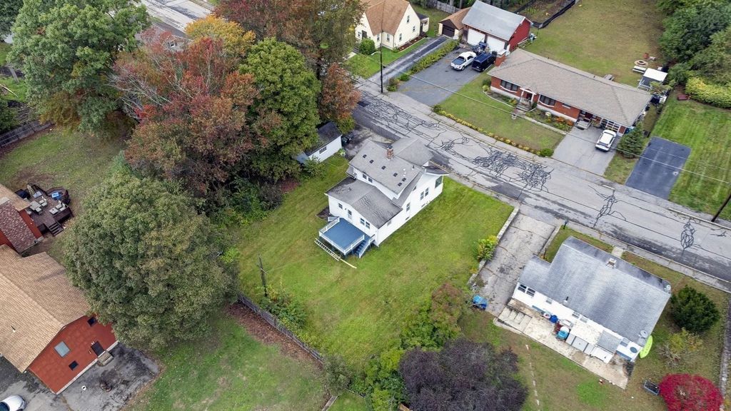 36 Upland Ave, Webster