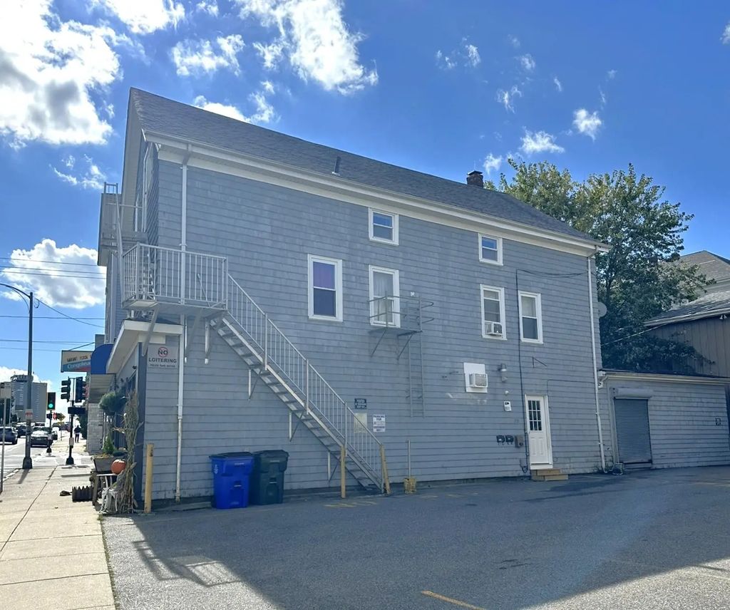 1791 S Main #3, Fall River