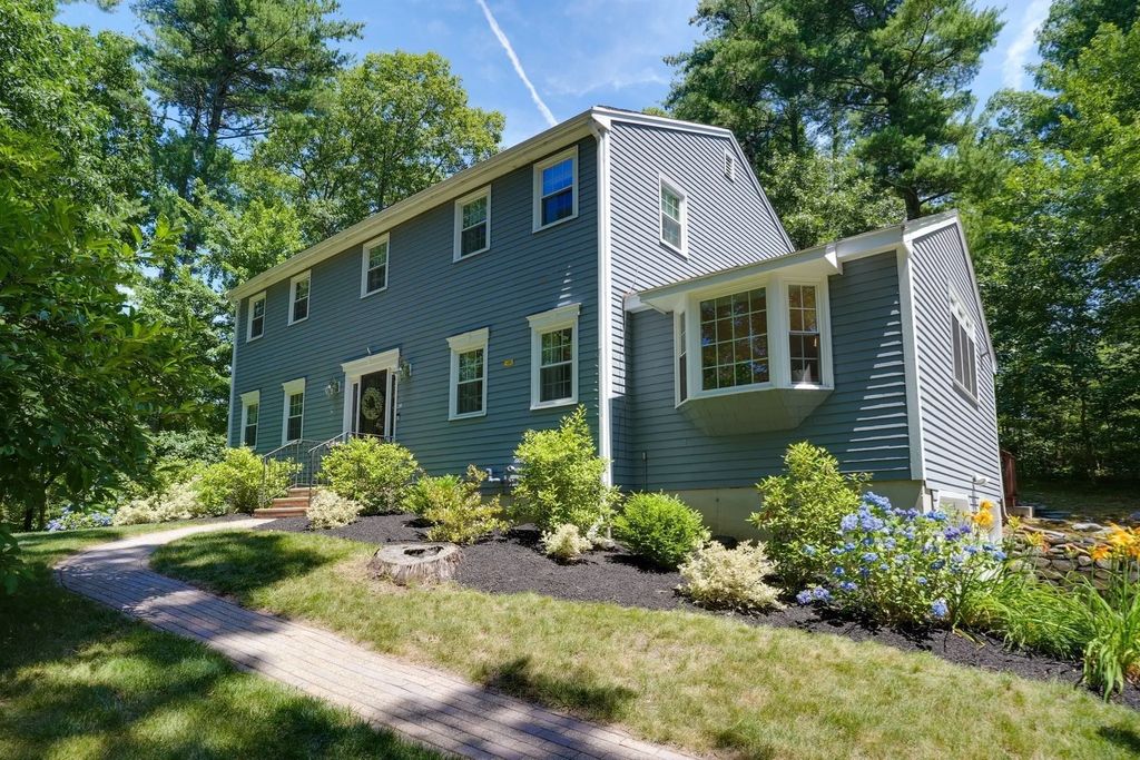 18 Coolidge Cir, Northborough