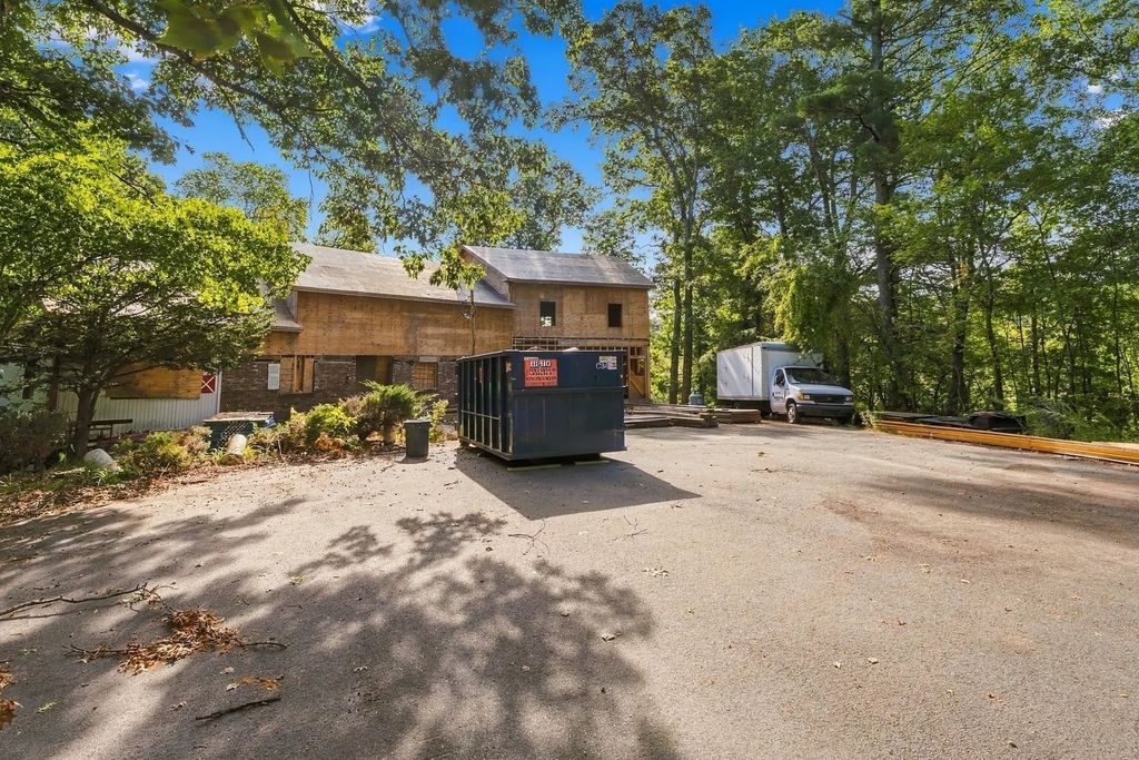 47 Riverside Dr, North Reading