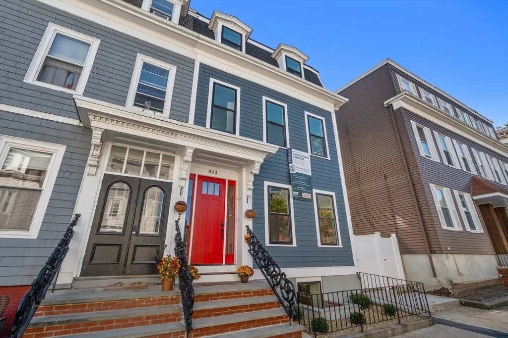 803 E 5th St, Boston