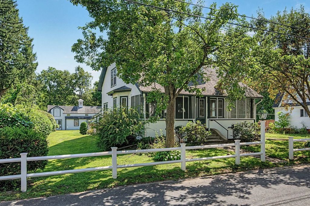20 Graves Street, Deerfield