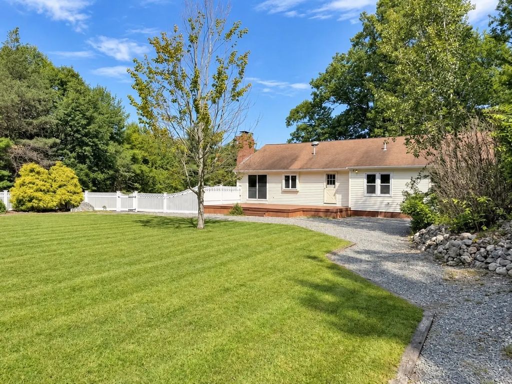 75 Desert Brook Rd, Wrentham