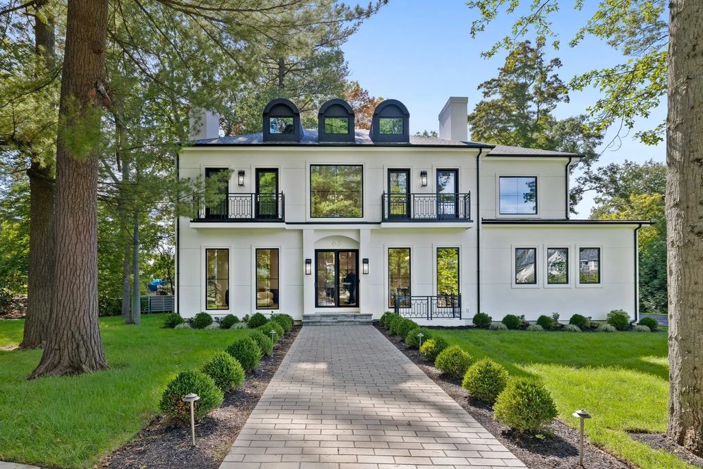 63 Bigelow Rd, Newton
