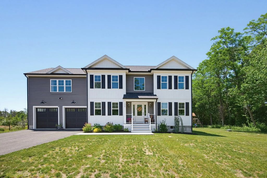 1479 Main St, Acushnet