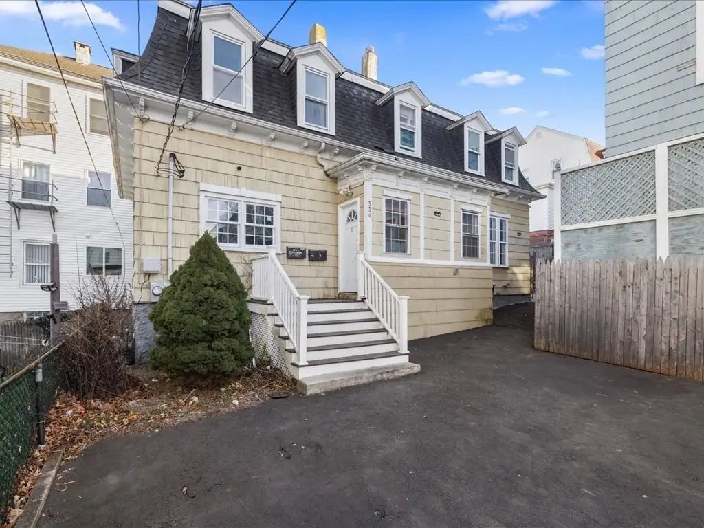 334 Fountain St, Fall River