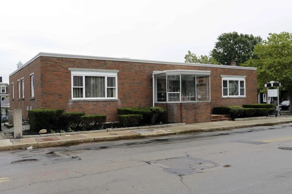 460 County St #1, New Bedford