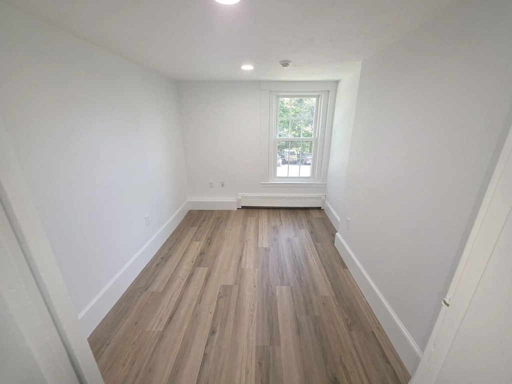 8 Hollis St #c5, Groton
